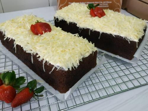 Menggigit Kue Kukus, Menyatu dengan Jiwa Cilacap
